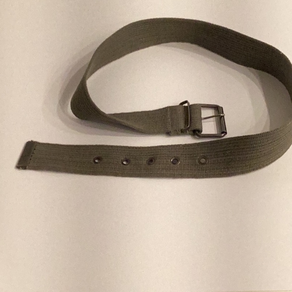 Canvas belt.